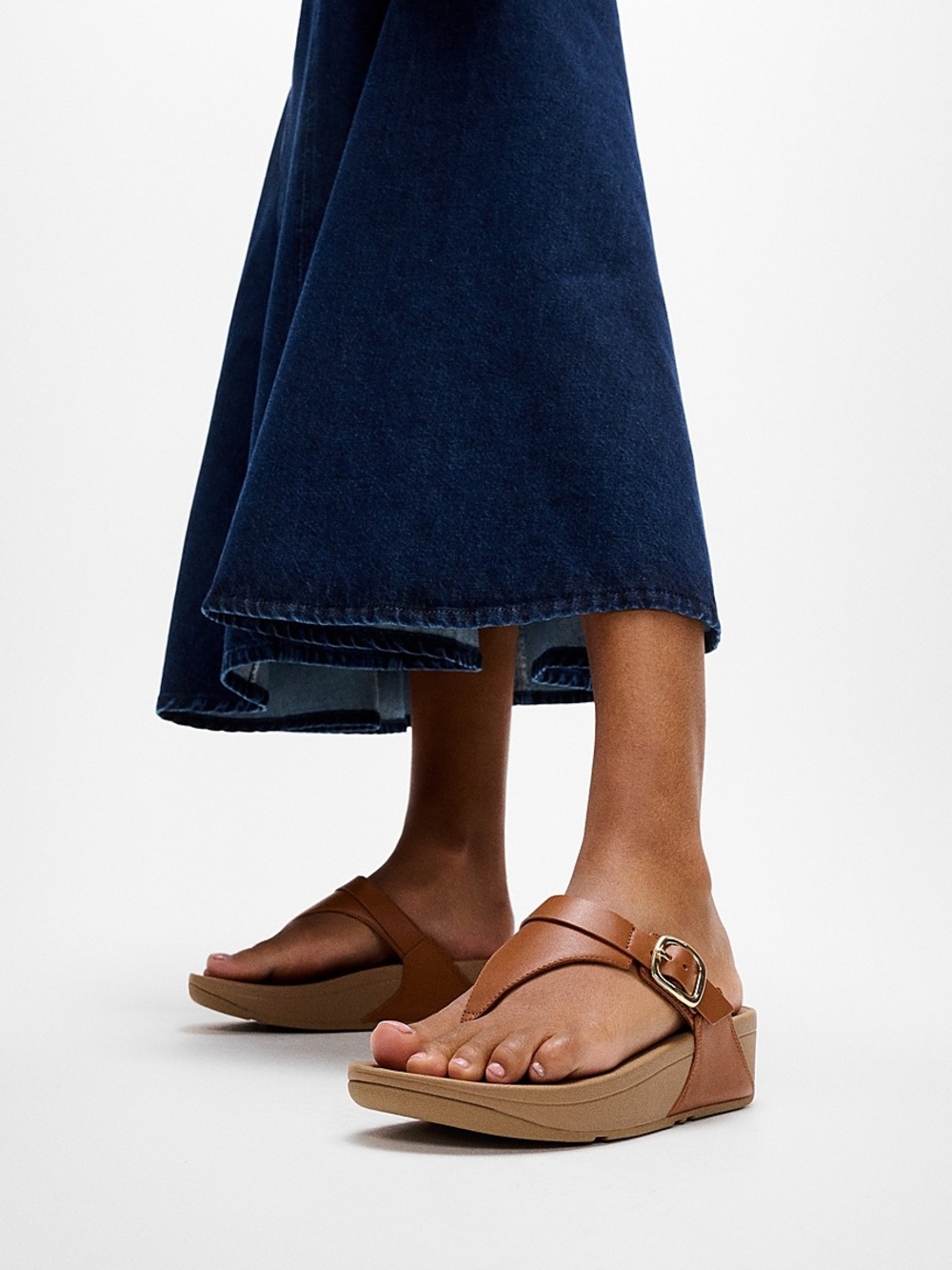 FITFLOP LULU ADJUSTABLE LEATHER TOE POST SANDALS IN LIGHT TAN 8